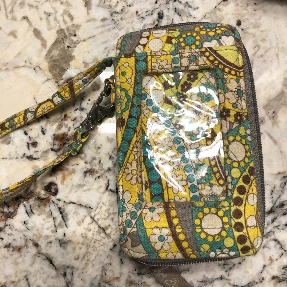 vera bradley wristlet